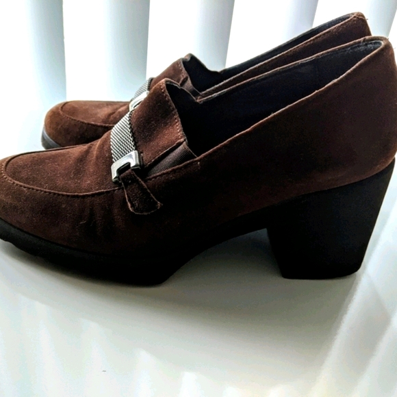 ANDRE ASSOUS Featherweights Pump Suede - Picture 7 of 11